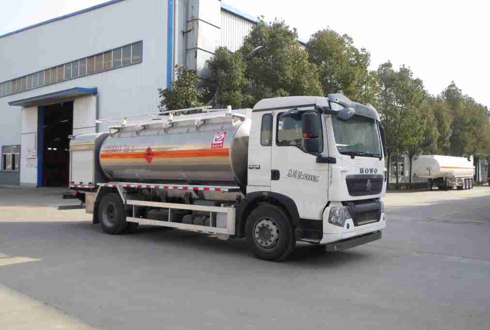 飛機加油車(chē)圖片 飛機加油車(chē)圖片
