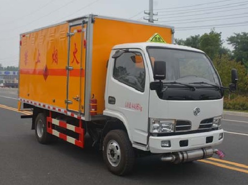 東風(fēng)福瑞卡4.2米易燃液體廂式運輸車(chē)圖片 東風(fēng)福瑞卡4.2米易燃液體廂式運輸車(chē)圖片