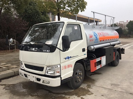 國五江鈴順達3噸油罐車(chē)圖片 國五江鈴順達3噸油罐車(chē)圖片