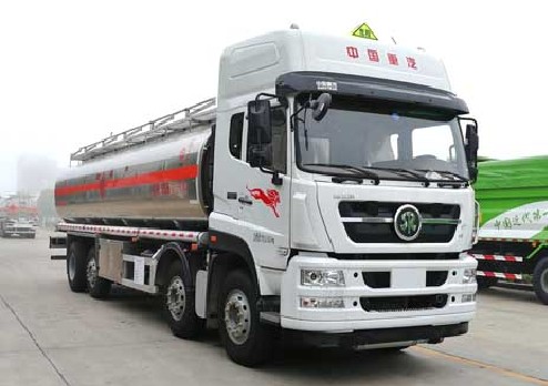 重汽斯太爾前四后六鋁合金運油車(chē)圖片 重汽斯太爾前四后六鋁合金運油車(chē)圖片