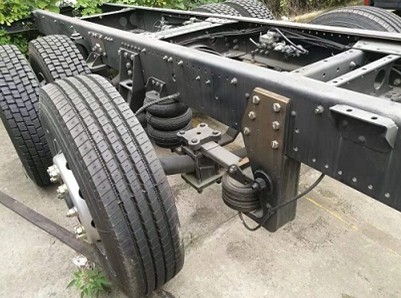 錫宇牌8X2東風(fēng)T5空氣懸掛運油車(chē)圖片 錫宇牌8X2東風(fēng)T5空氣懸掛運油車(chē)圖片