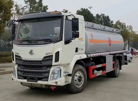 東風(fēng)柳汽乘龍運油車(chē)圖片 東風(fēng)柳汽乘龍運油車(chē)圖片