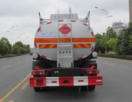 大運風(fēng)度運油車(chē)圖片 大運風(fēng)度運油車(chē)圖片