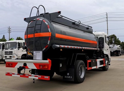 SCS5180GFWDFH型腐蝕性物品罐式運輸車(chē)圖片 SCS5180GFWDFH型腐蝕性物品罐式運輸車(chē)圖片