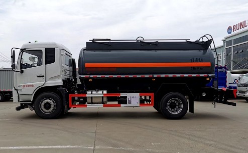 SCS5180GFWDFH型腐蝕性物品罐式運輸車(chē)圖片 SCS5180GFWDFH型腐蝕性物品罐式運輸車(chē)圖片