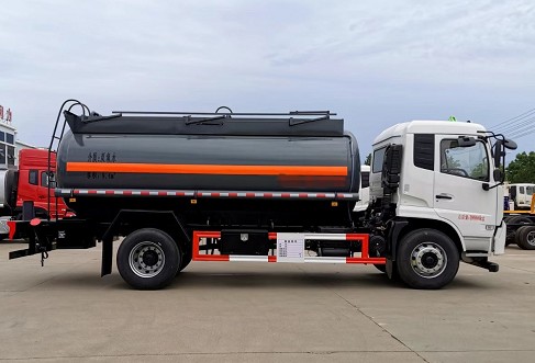 SCS5180GFWDFH型腐蝕性物品罐式運輸車(chē)圖片 SCS5180GFWDFH型腐蝕性物品罐式運輸車(chē)圖片