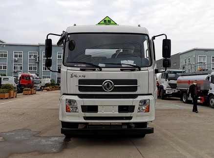 甲醇乙醇罐式運輸車(chē)圖片 甲醇乙醇罐式運輸車(chē)圖片