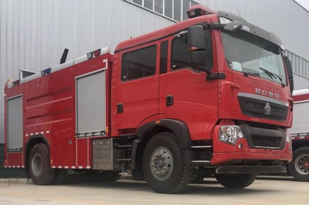 國六8噸重汽豪沃水罐消防車(chē)圖片 國六8噸重汽豪沃水罐消防車(chē)圖片