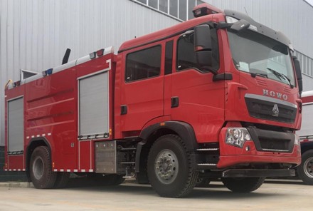 國六8噸重汽豪沃泡沫消防車(chē)圖片 國六8噸重汽豪沃泡沫消防車(chē)圖片