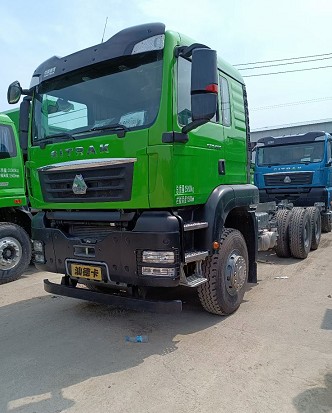 庫存重汽汕德卡后八輪渣土車(chē) 庫存重汽汕德卡后八輪渣土車(chē)