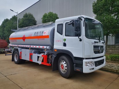 國六12噸東風(fēng)多利卡D9油罐車(chē)多方位圖片 國六12噸東風(fēng)多利卡D9油罐車(chē)多方位圖片