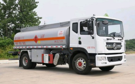 國六12噸東風(fēng)多利卡D9油罐車(chē)多方位圖片 國六12噸東風(fēng)多利卡D9油罐車(chē)多方位圖片