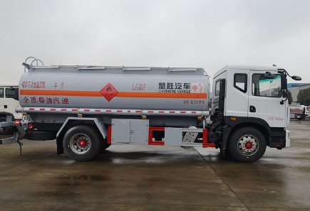 國六12噸東風(fēng)多利卡D9油罐車(chē)多方位圖片 國六12噸東風(fēng)多利卡D9油罐車(chē)多方位圖片