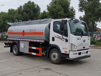 國六解放8噸油罐車(chē)多方位圖片 國六解放8噸油罐車(chē)多方位圖片