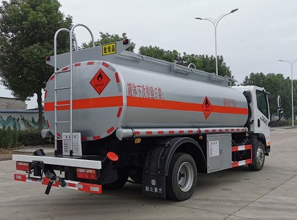 國六解放8噸油罐車(chē)多方位圖片 國六解放8噸油罐車(chē)多方位圖片