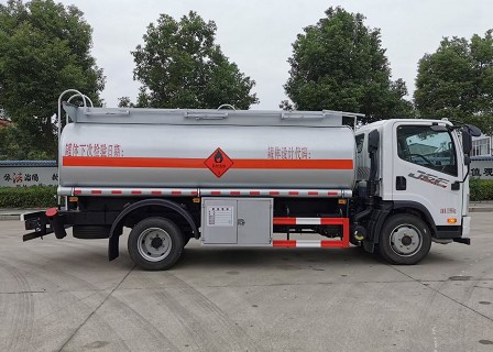 國六解放8噸油罐車(chē)多方位圖片 國六解放8噸油罐車(chē)多方位圖片