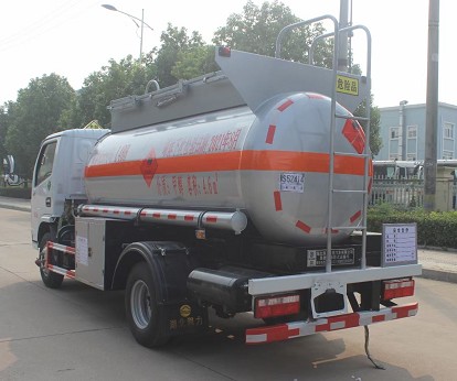 國六5噸甲醇乙醇罐式運輸車(chē)圖片 國六5噸甲醇乙醇罐式運輸車(chē)圖片