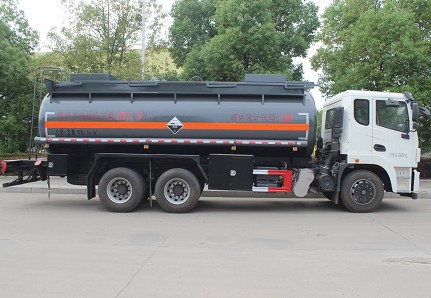 國六東風(fēng)錦程后八輪化工車(chē)圖片 國六東風(fēng)錦程后八輪化工車(chē)圖片
