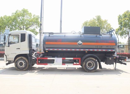 國六東風(fēng)天錦化工車(chē)圖片 國六東風(fēng)天錦化工車(chē)圖片