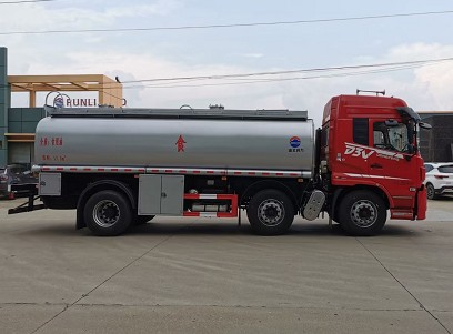 國六東風(fēng)暢行小三軸食用油運輸車(chē)圖片 國六東風(fēng)暢行小三軸食用油運輸車(chē)圖片
