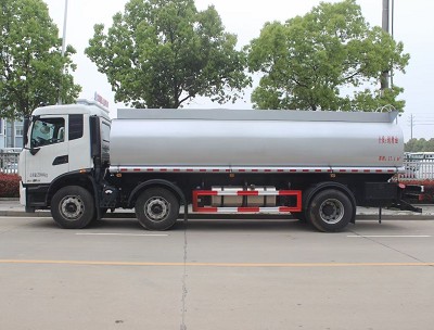 國六東風(fēng)天錦小三軸普通液體運輸車(chē)圖片 國六東風(fēng)天錦小三軸普通液體運輸車(chē)圖片