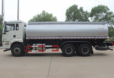國六陜汽德龍后八輪供液車(chē)圖片 國六陜汽德龍后八輪供液車(chē)圖片