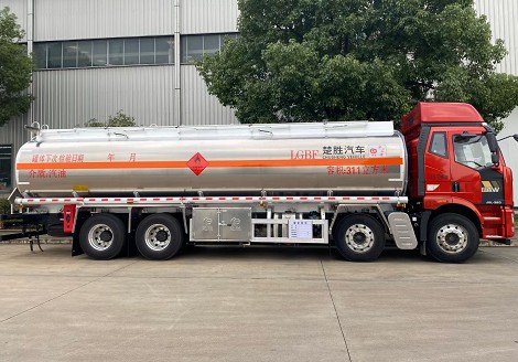 國六解放前四后八31.1方鋁合金油罐車(chē)圖片 國六解放前四后八31.1方鋁合金油罐車(chē)圖片