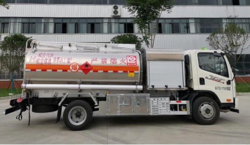 一汽青島解放J6F-6噸飛機加油車(chē)圖片 一汽青島解放J6F-6噸飛機加油車(chē)圖片