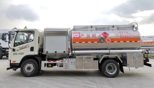 一汽青島解放J6F-6噸飛機加油車(chē)圖片 一汽青島解放J6F-6噸飛機加油車(chē)圖片