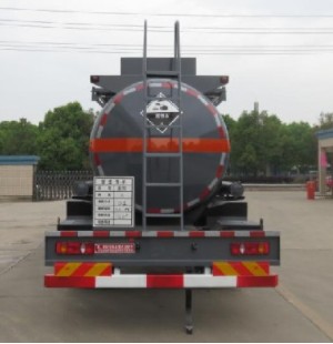 國六東風(fēng)天錦小三軸8類(lèi)腐蝕性物品罐式運輸車(chē)后尾部圖片 國六東風(fēng)天錦小三軸8類(lèi)腐蝕性物品罐式運輸車(chē)后尾部圖片
