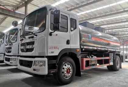 國六東風(fēng)多利卡D9腐蝕性物品罐式運輸車(chē)圖片 國六東風(fēng)多利卡D9腐蝕性物品罐式運輸車(chē)圖片