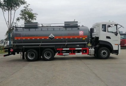 國六東風(fēng)天龍后八輪腐蝕性物品罐式運輸車(chē)圖片 國六東風(fēng)天龍后八輪腐蝕性物品罐式運輸車(chē)圖片