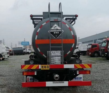 國六東風(fēng)天龍后八輪腐蝕性物品罐式運輸車(chē)圖片 國六東風(fēng)天龍后八輪腐蝕性物品罐式運輸車(chē)圖片