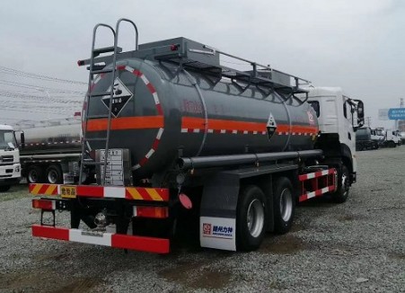 國六東風(fēng)天龍后八輪腐蝕性物品罐式運輸車(chē)圖片 國六東風(fēng)天龍后八輪腐蝕性物品罐式運輸車(chē)圖片