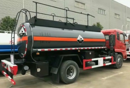 東風(fēng)天錦單橋SCS5180GFWDFH型腐蝕性物品罐式運輸車(chē) 東風(fēng)天錦單橋SCS5180GFWDFH型腐蝕性物品罐式運輸車(chē)