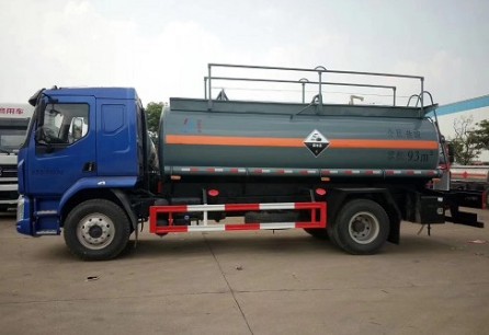 東風(fēng)柳汽單橋DLQ5180GFWLZ5型腐蝕性物品罐式運輸車(chē) 東風(fēng)柳汽單橋DLQ5180GFWLZ5型腐蝕性物品罐式運輸車(chē)