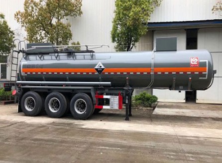力神醒獅牌17.4方SLS9409GFWB型腐蝕性物品罐式運輸半掛車(chē) 力神醒獅牌17.4方SLS9409GFWB型腐蝕性物品罐式運輸半掛車(chē)