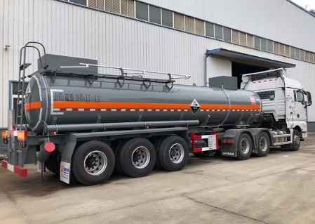 力神醒獅牌17.4方SLS9409GFWB型腐蝕性物品罐式運輸半掛車(chē) 力神醒獅牌17.4方SLS9409GFWB型腐蝕性物品罐式運輸半掛車(chē)