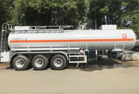 力神醒獅牌17.4方SLS9409GFWB型腐蝕性物品罐式運輸半掛車(chē)整車(chē)參數 力神醒獅牌17.4方SLS9409GFWB型腐蝕性物品罐式運輸半掛車(chē)整車(chē)參數