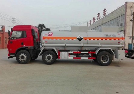 解放龍V小三軸前四后四SLS5253GFWC5V型腐蝕性物品罐式運輸車(chē) 解放龍V小三軸前四后四SLS5253GFWC5V型腐蝕性物品罐式運輸車(chē)
