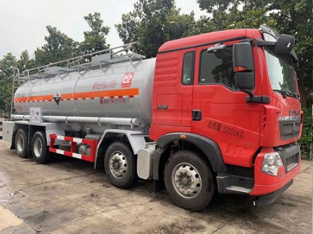 重汽豪沃SLS5322GFWZ5型腐蝕性物品罐式運輸車(chē) 重汽豪沃SLS5322GFWZ5型腐蝕性物品罐式運輸車(chē)
