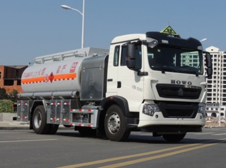 重汽豪沃飛機加油車(chē)圖片 重汽豪沃飛機加油車(chē)圖片