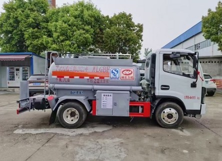 國六藍牌加油車(chē)圖片 國六藍牌加油車(chē)圖片