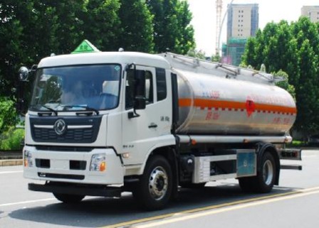 國六東風(fēng)天錦16.6方雙倉油罐車(chē) 國六東風(fēng)天錦16.6方雙倉油罐車(chē)