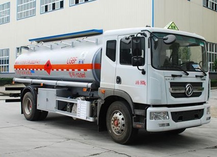 國六12.6方東風(fēng)多利卡D9加油車(chē) 國六12.6方東風(fēng)多利卡D9加油車(chē)