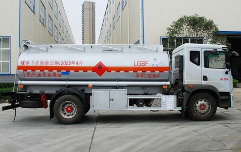 國六12.6方東風(fēng)多利卡D9加油車(chē) 國六12.6方東風(fēng)多利卡D9加油車(chē)