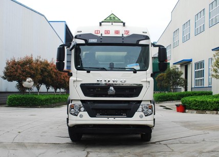 國六重汽豪沃30.6方鋁合金運油車(chē) 國六重汽豪沃30.6方鋁合金運油車(chē)