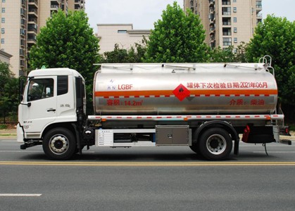 國六東風(fēng)天錦14.2方鋁合金運油車(chē) 國六東風(fēng)天錦14.2方鋁合金運油車(chē)
