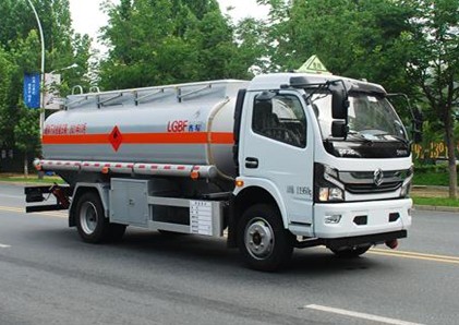 國六東風(fēng)福瑞卡8.6方運油車(chē) 國六東風(fēng)福瑞卡8.6方運油車(chē)