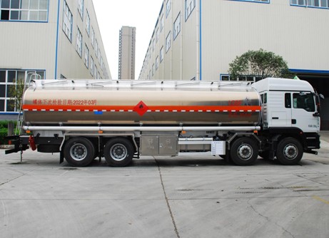 國六重汽汕德卡30.5方鋁合金運油車(chē) 國六重汽汕德卡30.5方鋁合金運油車(chē)